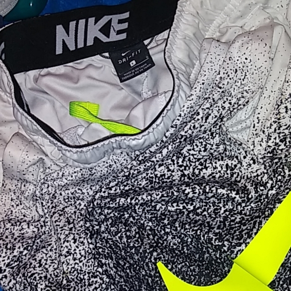 Nike/Supreme - Picture 2 of 2